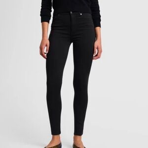 7 for all mankind the high rise skinny in black‎ with raw hem